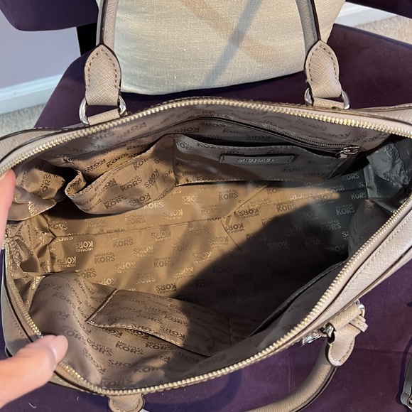 Michael Kors gray handbag with strap. Great condition 12 1/2 by 9 1/2 when close - Picture 7 of 11
